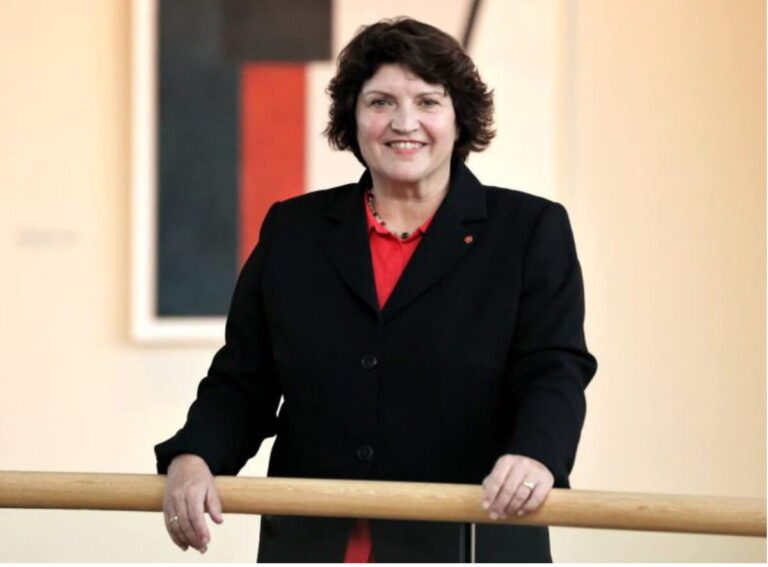 Lippische SPD Landtagabgeordnete Ellen Stock lädt in den Düsseldorfer Landtag ein. Pressefoto: SPD