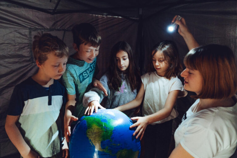 „Die Wissenswerkstadt nimmt auch zwei Weltraum-Workshops für Kinder mit auf die Deutschland-Tour.“ Foto: Wissenswerkstadt/ Tim Fröhlich