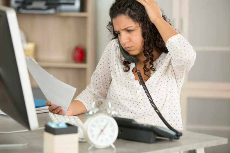 Stressgeplagte Menschen im Kreis Lippe finden mit ‚Stress-im-Griff‘ ein kostenfreies Online-Angebot der AOK vor, dass viele wertvolle individuelle Hilfen gibt, um den Alltag besser bewältigen zu können. Foto: AOK/Colourbox/hfr.