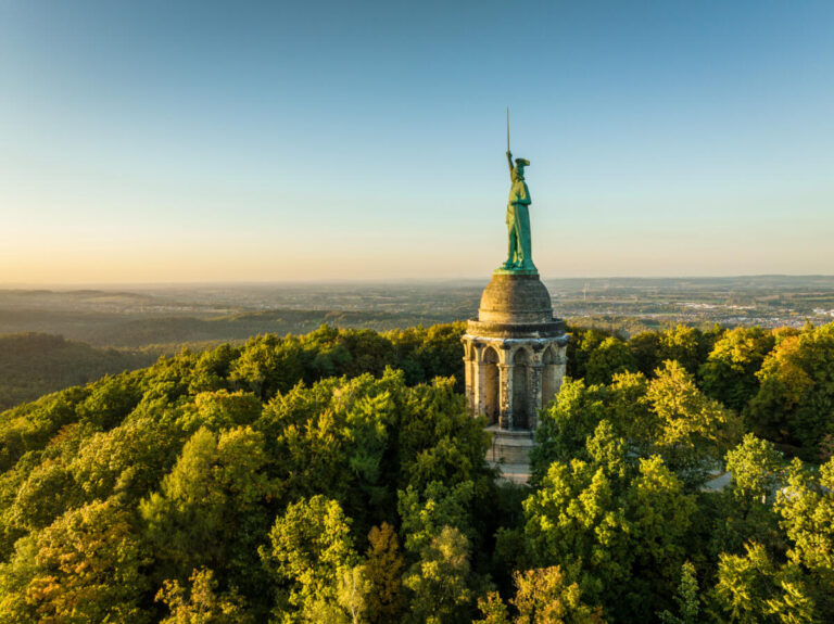 Detmold-Hermannsdenkmal: Die Urlaubsregion Teutoburger Wald hat viele Ausflugshighlights zu bieten, das Hermanns Denkmal ist eines davon. Foto: Teutoburger Wald Tourismus, D. Ketz