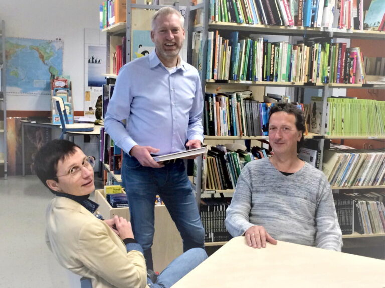 Beratungsfachkräfte der Agentur für Arbeit  Detmold zu Besuch an der Sekundarschule in Horn - Bad Meinberg: (v.l.) Nicole Glaremin-Brünger, Thorsten Schomacher und Peter Süper Foto: Tanja Liebke, AfA Detmold
