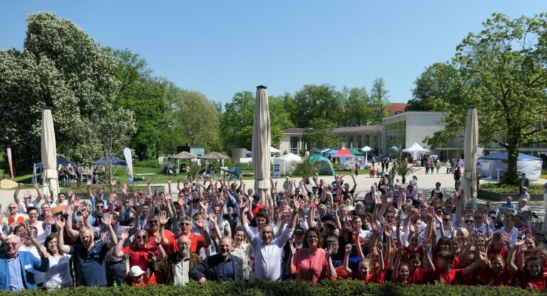 Große Begeisterung versprühte der „Ehrenamtstag 2023“ in Bad Salzuflen: Ehrenamtlich Engagierte aus zahlreichen lokalen Vereinen und Gruppen präsentierten sich und ihre beeindruckende Angebotsvielfalt im Kurpark. Foto: © Bad Salzuflen