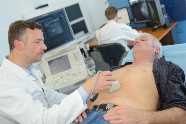 Auch Männer aus dem Kreis Lippe nutzen die Untersuchungen zur Prostata-Krebsfrüherkennung trotz steigender Zahlen nach wie vor zu wenig. Foto: AOK/hfr