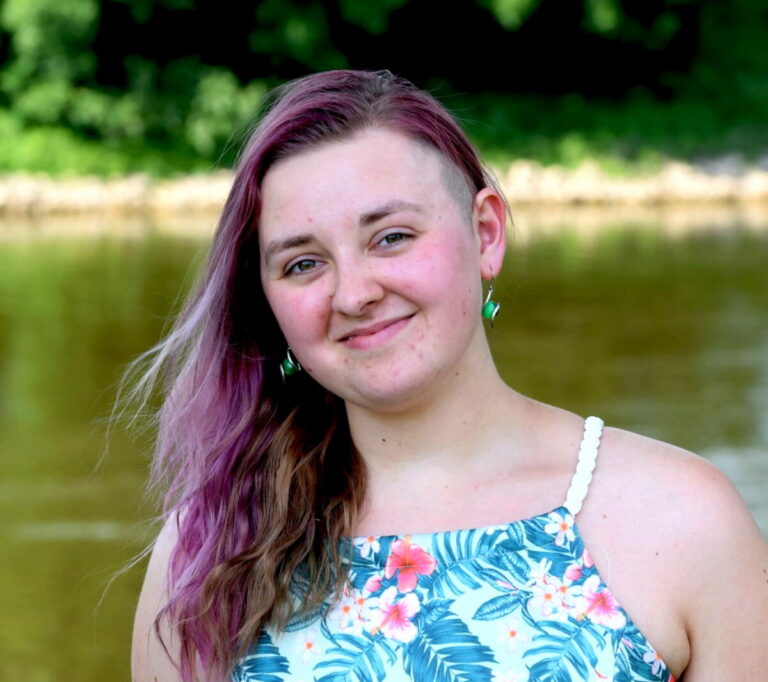 Erzählerin Lena Galoßka mit spannenden Geschichten vom „Teufel mit den drei goldenen Haaren“ Fotoquelle: WRM Schloss Brake