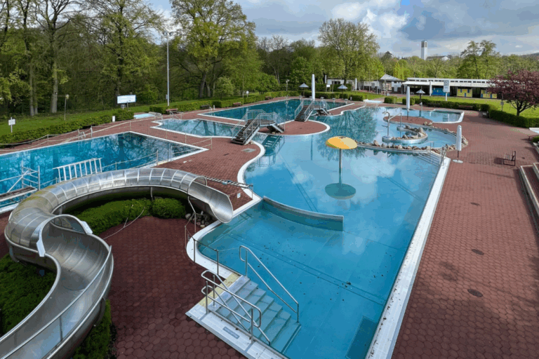 Das Bega Bad ist aus dem Winterschlaf geholt und wartet auf zahlreiche Badegäste. Foto: © Stadtwerke Bad Salzuflen GmbH