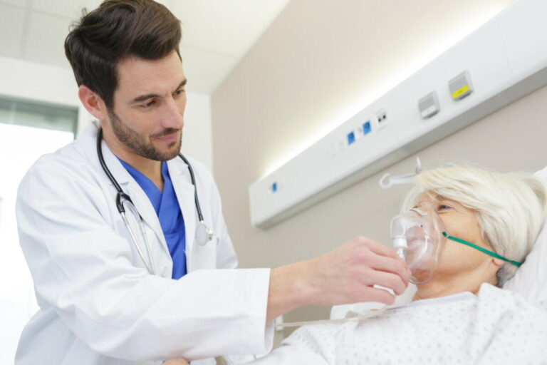 Häufigste Krankheit, die vor allem durch das Rauchen verursacht wird, ist die chronisch obstruktive Lungenerkrankung (COPD). Im Kreis Lippe leben fast 14.800 COPD-Patienten im Alter ab 40 Jahren. Foto: AOK/hfr