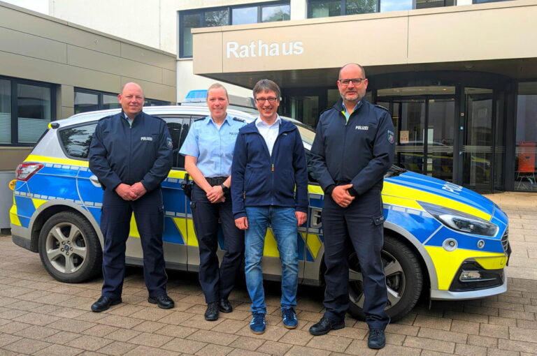 Polizei und Verwaltung unter einem Dach: (v.l.)
