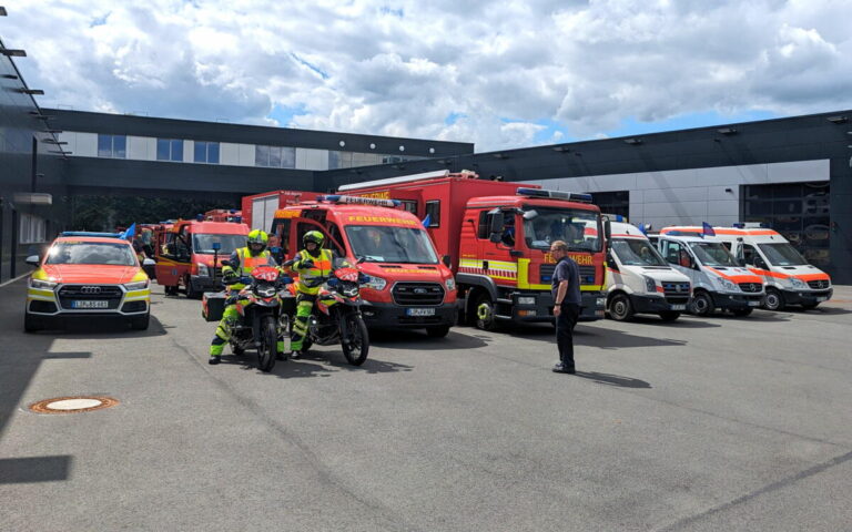 Auch aus dem Kreis Lippe haben sich Einsatzkräfte auf den Weg ins Ruhrgebiet gemacht. Foto: Bezirksregierung Detmold