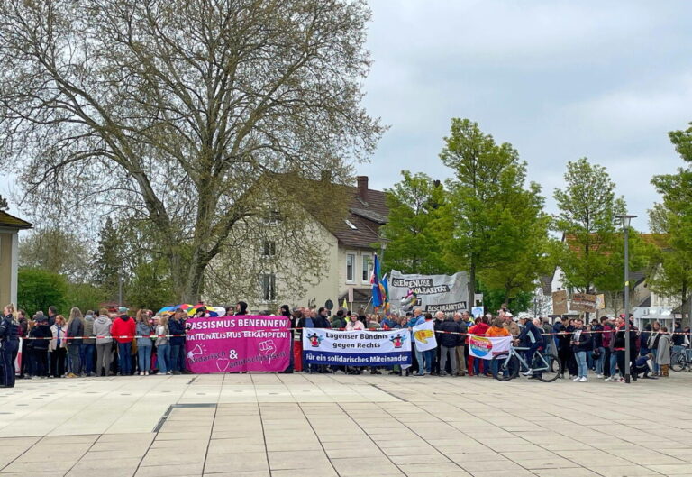 Demonstrationen können auch friedlich ablaufen – so wie hier in Leopoldshöhe. Foto: Reiner Toppmöller