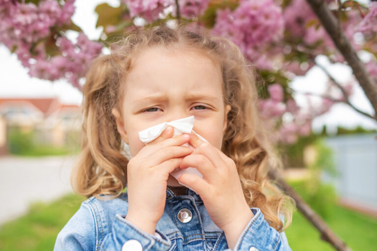 Ein Drittel der Deutschen erhält die Diagnose Allergie, die meisten davon sind von Heuschnupfen betroffen. Foto: AOK/Colourbox/hfr