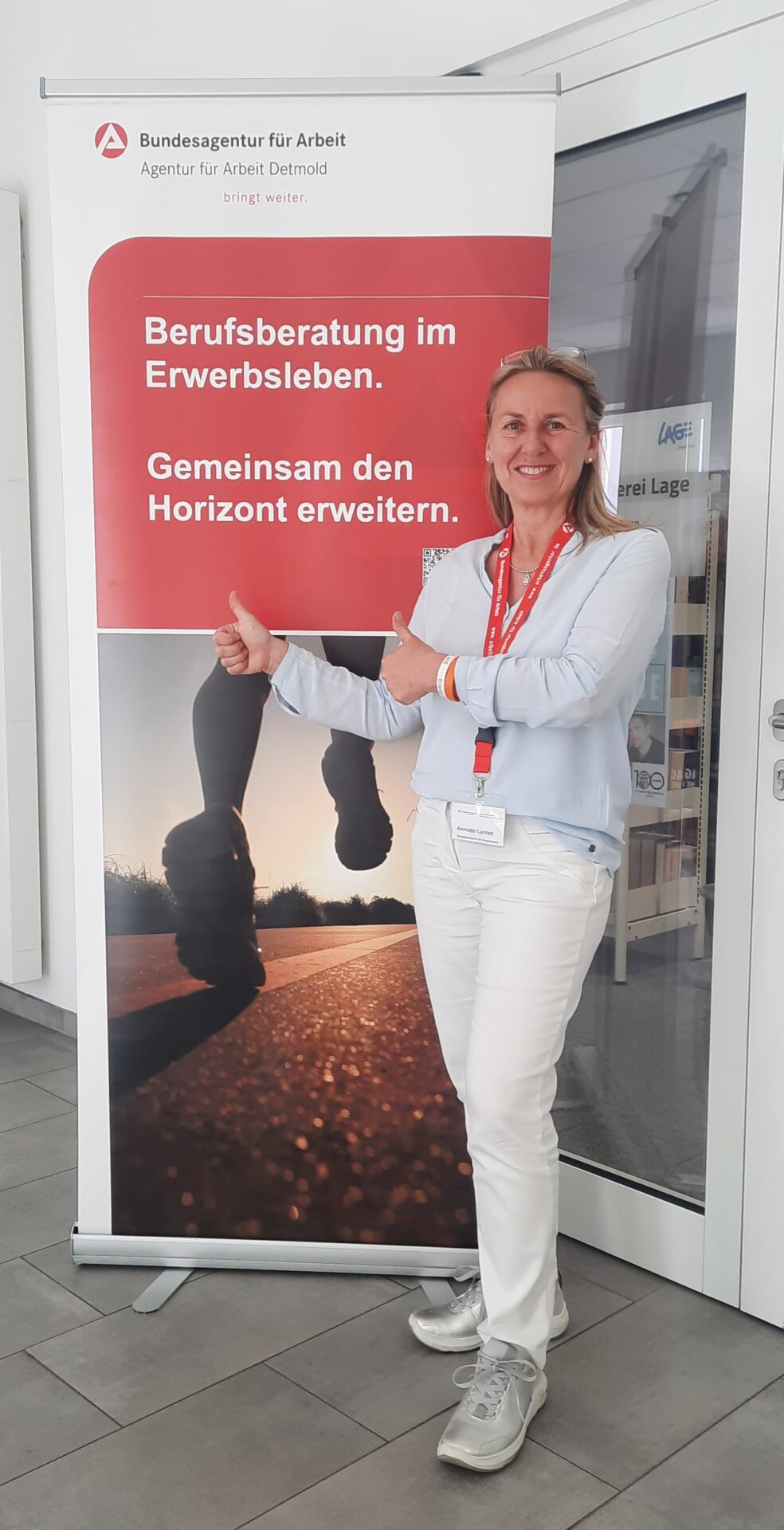 „Berufscafé in bester Lage“ mit&nbsp;Berufsberaterin&nbsp;Annette Larrad. Foto: Agentur für Arbeit Detmold&nbsp;