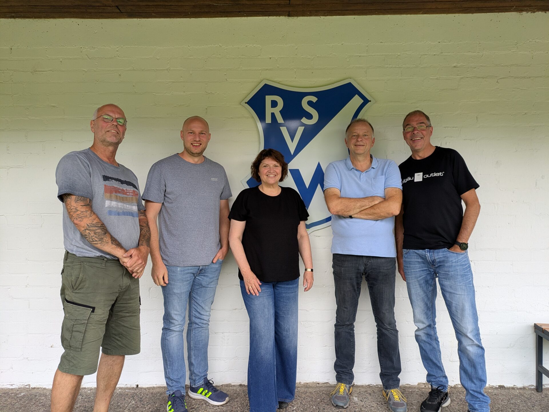 Auf dem Foto v.l.n.r.: Dirk Schröder (Geschäftsführer), Matthias Kaiser (1. Vorsitzender), Ellen Stock (2. Vorsitzende), Bernd Plaß (Kassierer), Guido Weege (Stadionmanager), Es fehlt: Michael Mahlmann (2. Vorsitzender)