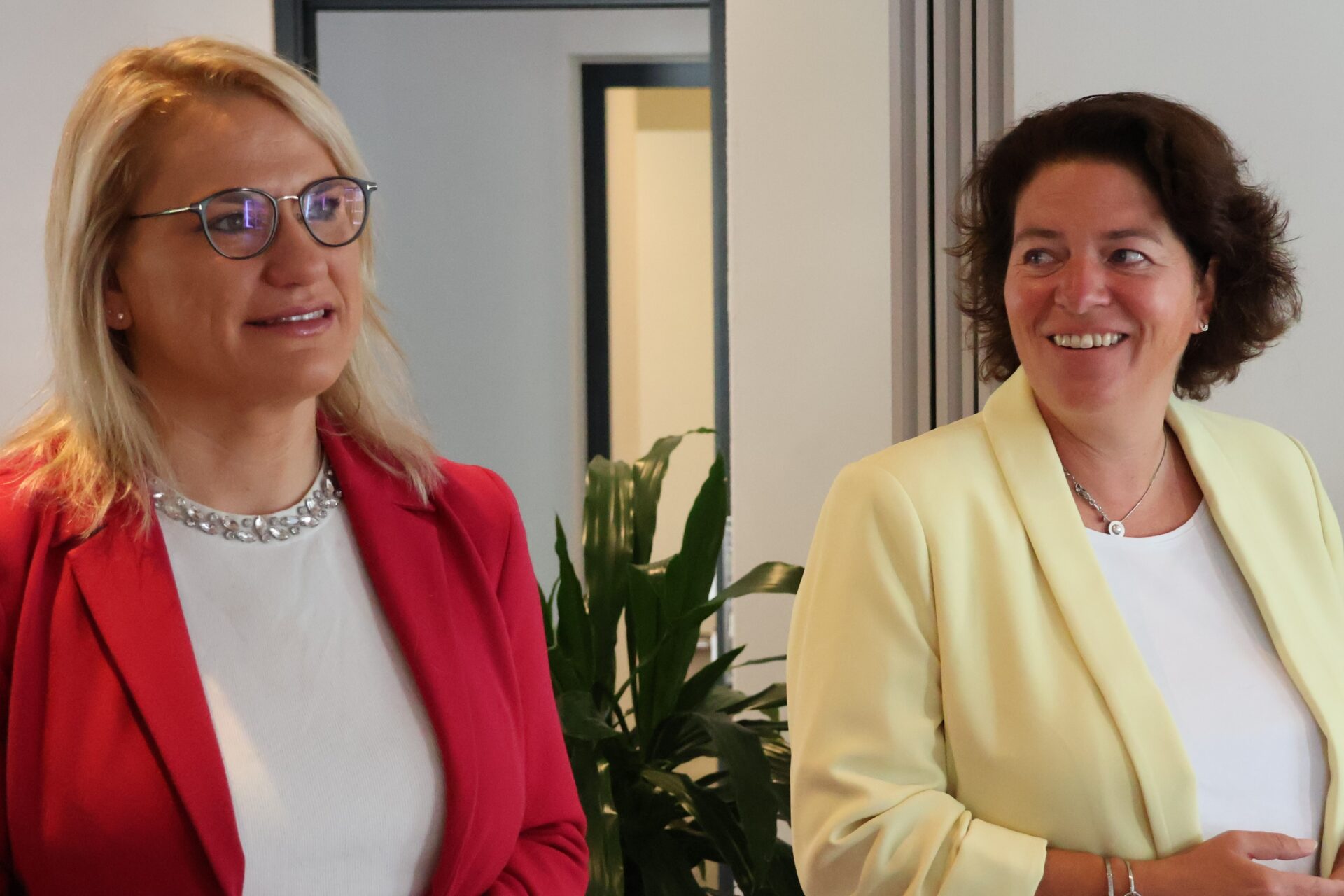 Knüpfen Netzwerke für handlungsfähige und starke Kommunen: Bundestagsabgeordnete Kerstin Vieregge (rechts) und CDU-Vizegeneralsekretärin Christina Stumpp. Foto:&nbsp;©&nbsp;Kerstin Vieregge