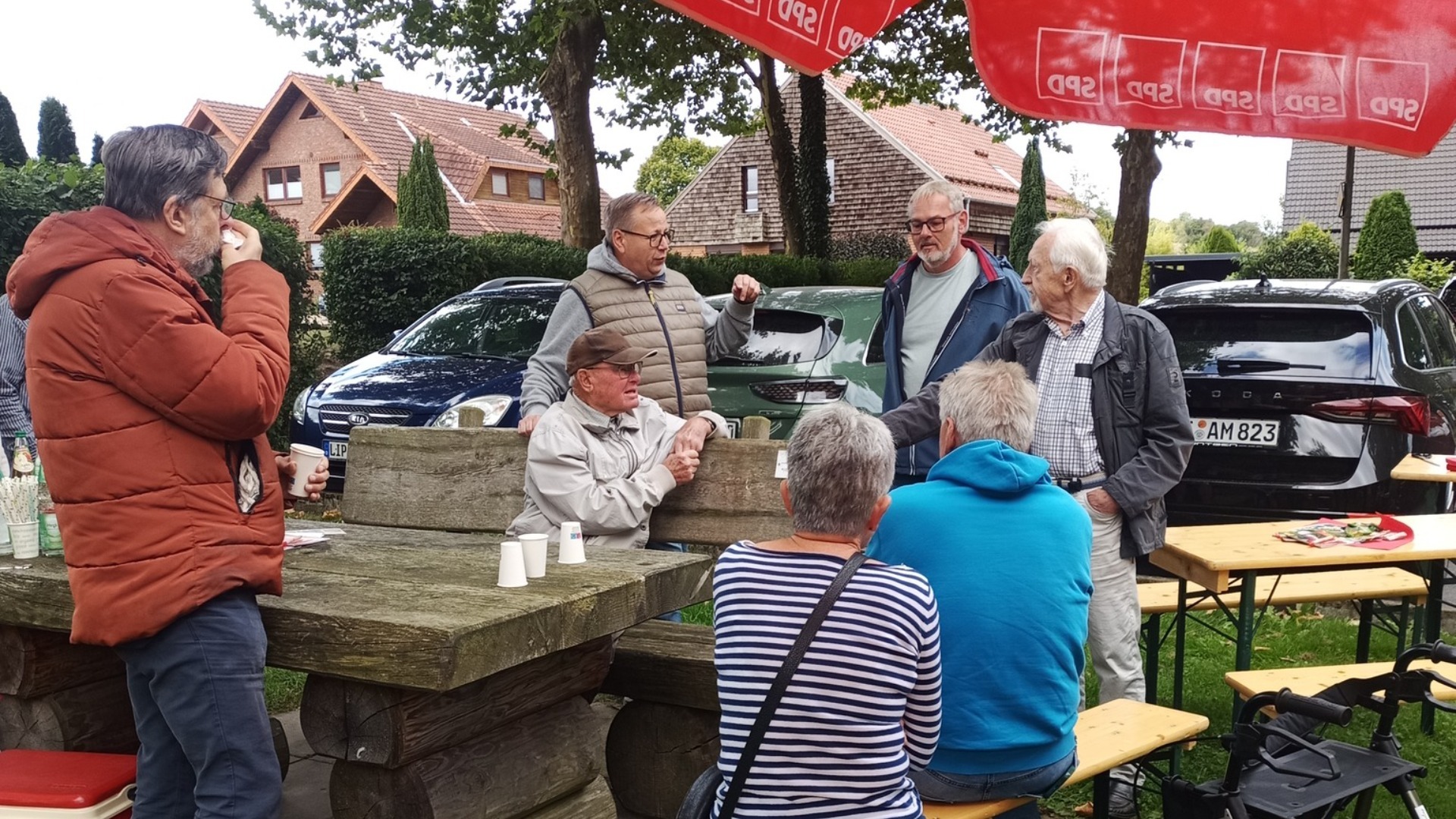 Zahlreiche Besucher nutzten das Angebot, mit den SPD-Vertretern ins Gespräch zu kommen. Dabei wurden auch etliche Neuigkeiten bekannt, unter anderem über die Verkehrssituation. Foto: privat