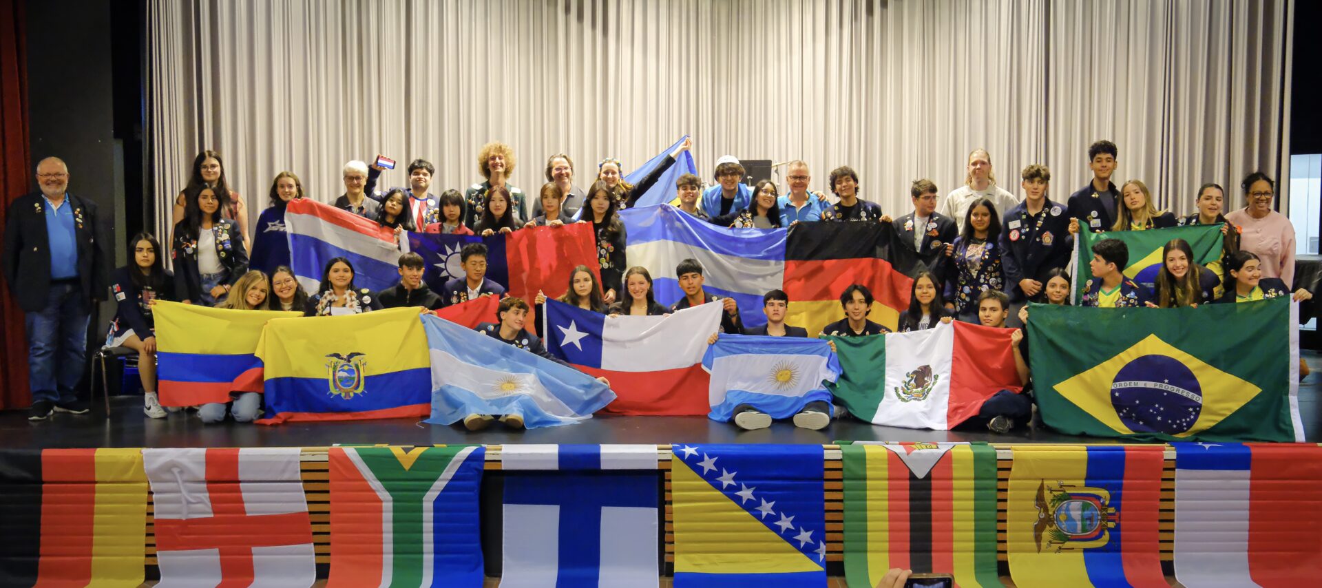 37 internationale Austauschschüler aus 14 Nationen in Oerlinghausen. Foto:&nbsp;©&nbsp;Rotary