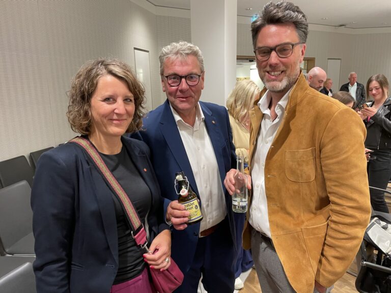 Dr. Inga Loke (links, Bündnis 90/Die Grünen), Meinolf Haase (Mitte, CDU) und Robin Wagener, MdB (rechts, Bündnis 90/Die Grünen) Fotos: Reiner Toppmöller