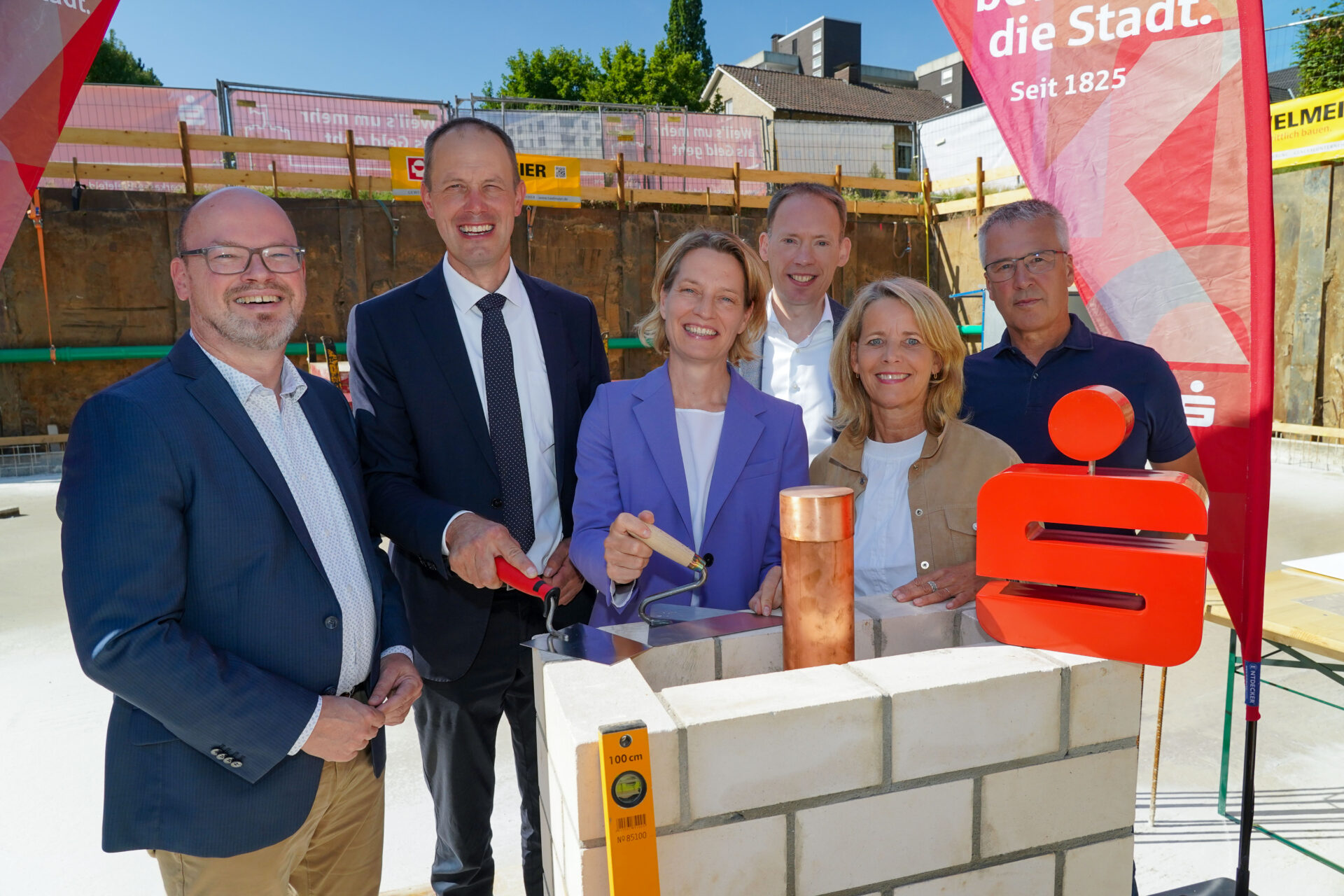 Grundsteinlegung der neuen&nbsp;Sparkassenfiliale „Hillegossen-Ubbedissen“. Foto: Spk Bielefeld