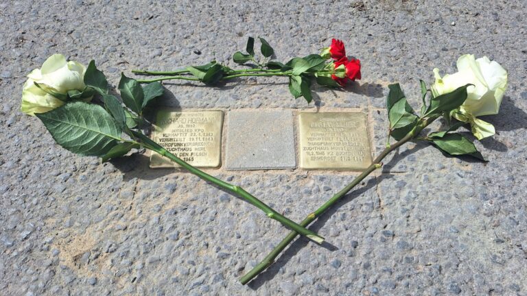 „Stolpersteine“ lassen uns die wichtige Geschichte nicht vergessen. Fotoquelle: KNUP Oerlinghausen