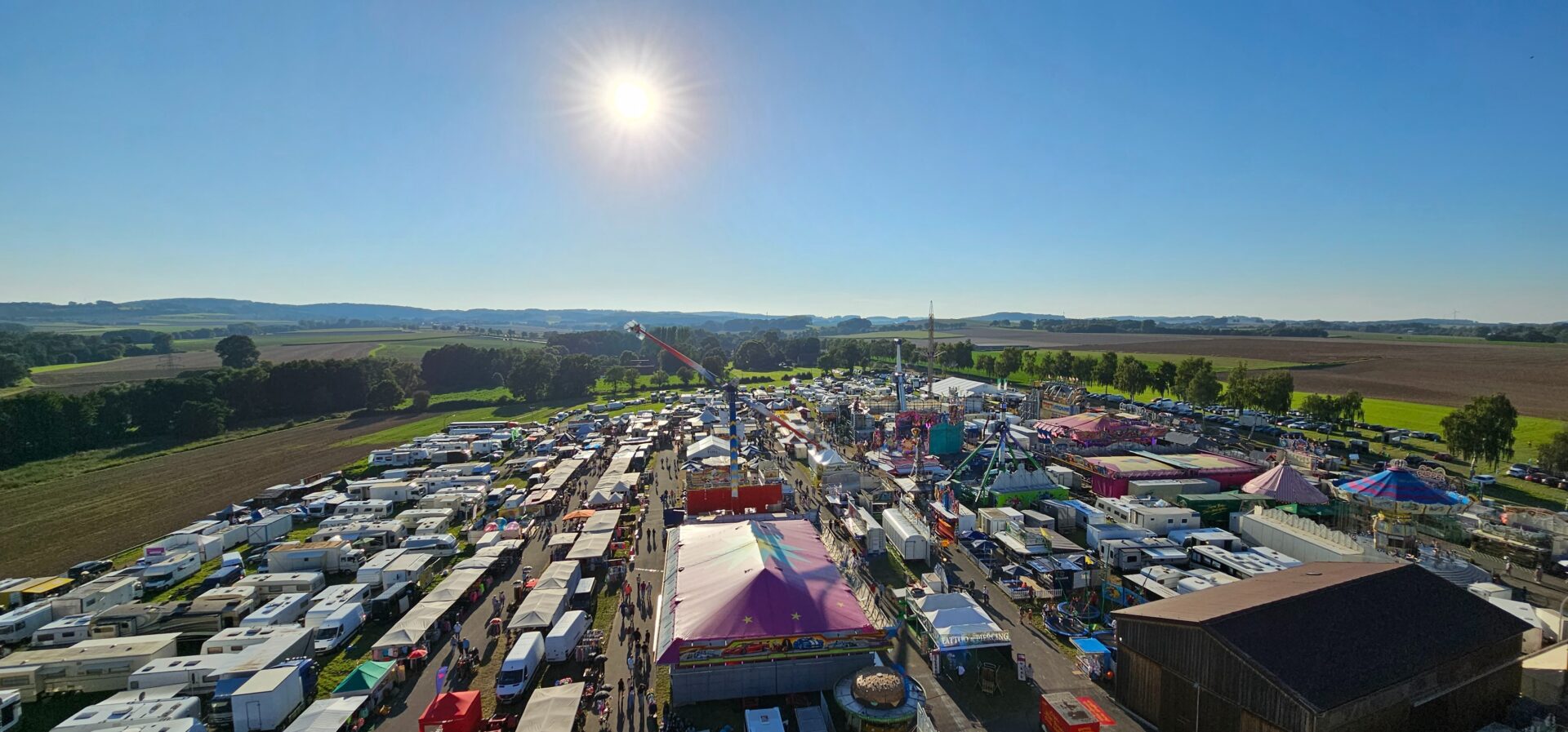 Vom 12. - 15.9.2025 lockt der Wilbaser Markt wieder große und kleine Besucherinnen und Besucher auf den Festplatz an der B1 in Blomberg. Foto: © Kreis Lippe