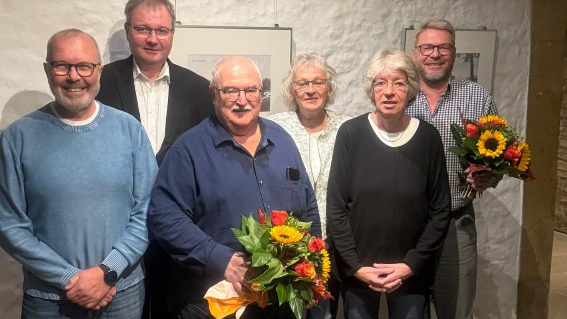 Der Fraktionsvorstand (v.l.): Peter Jong, Volker Neuhöfer, Reinhard Wollny, Susanne Schellhase und Angela Paporovic mit dem künftigen Bürgermeister Peter Heepmann. Foto: Privat