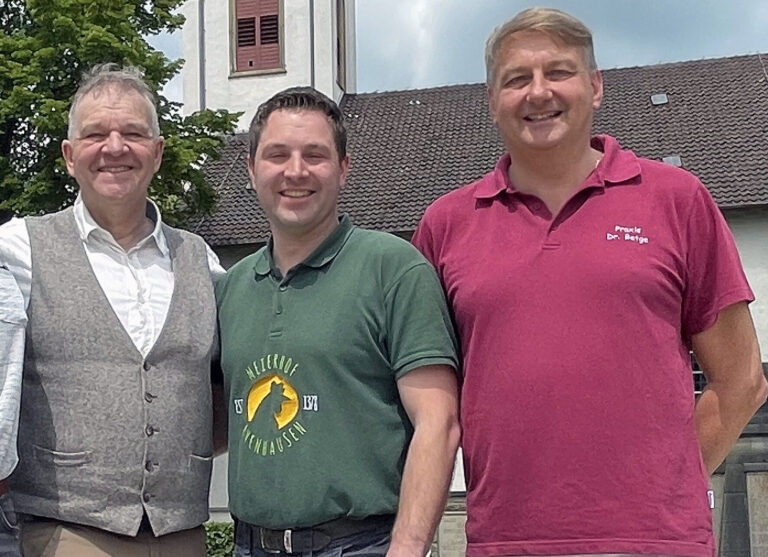 Im Mai traten sie zusammen an, die Politik in Leopoldshöhe zu ändern. Jetzt stehen sie sich unversöhnlich gegenüber: Ulrich Meier zu Evenhausen zusammen mit seinem Sohn Sven, auf der Seite der PUB und als ausgeschlossenes Mitglied Dr. Martin Betge.