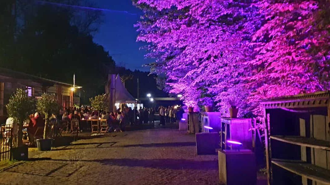 Magische Nacht am Möbel-Bahnhof Hillegossen: Eine Zeitreise in Licht und Design