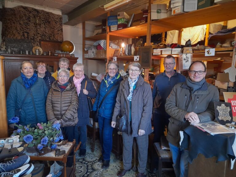 Von Links: Monika Hannemann, Ulrike Dreier, Karin Rachow, Iris Heckert, Margret Gronemeier, Angelika Lambracht, Monika Gast, Klaus Süllwald, Ulrich Niebuhr  Foto: Fritz Gast