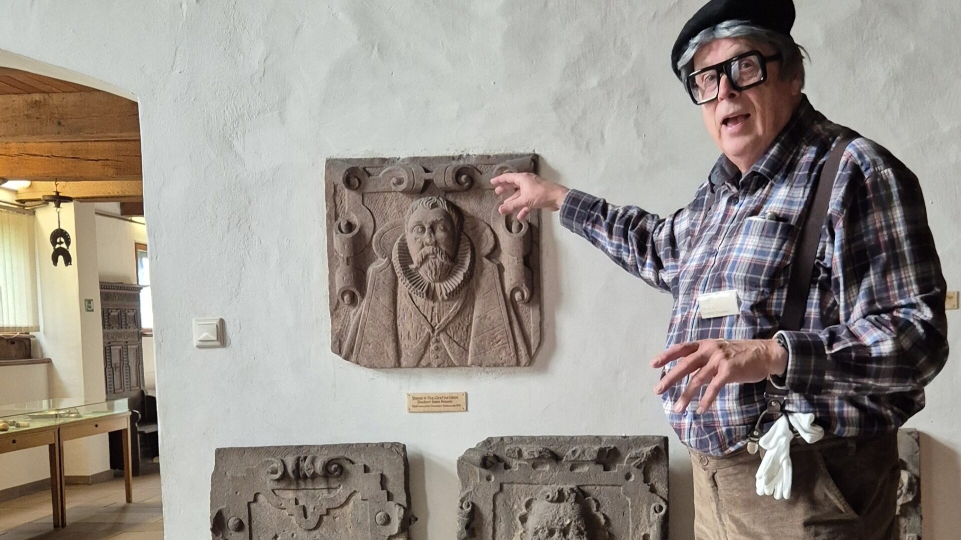Dr. Grummel: Die Objekte hier sind alt, aber ich bin älter – und klüger. Foto: Lippisches Landesmuseum
