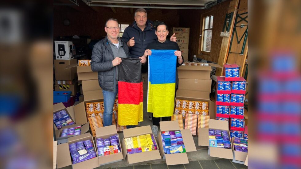 Menschlichkeit im Krieg: Ukrainehilfe Bielefeld-Lippe schenkt Kindern Hoffnung. 6.500 Tafeln Schokolade und Wärme erreichen Kriegsgebiet. Fotos: Privat