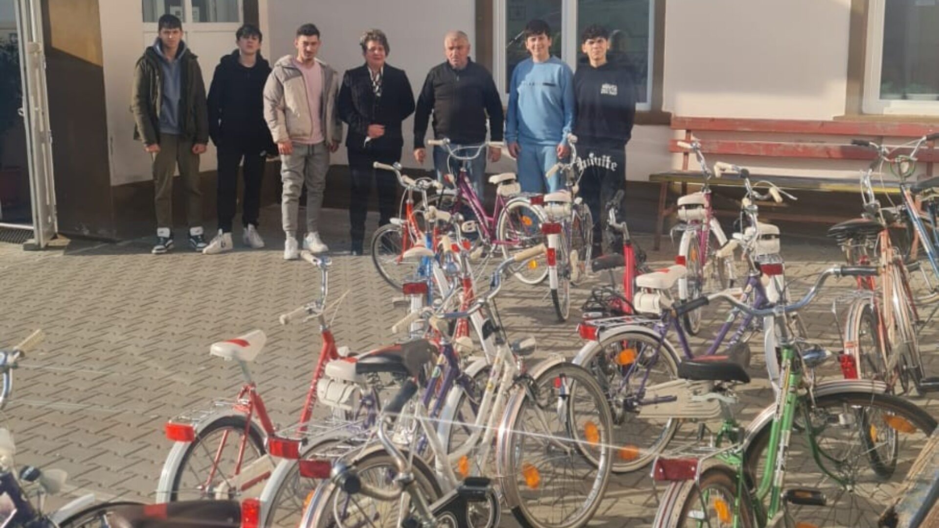 Für die besten Schülerinnen und Schüler einer Dorfschule in Rumänien ging ein Wunsch in Erfüllung. Foto: Privat