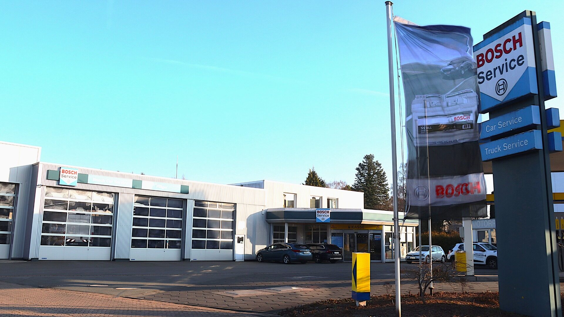 Auf Grund der Nachfrage wurde das Betriebsgebäude an der Bahnhofstraße 90 in Helpup mehrfach erweitert. Foto: kd