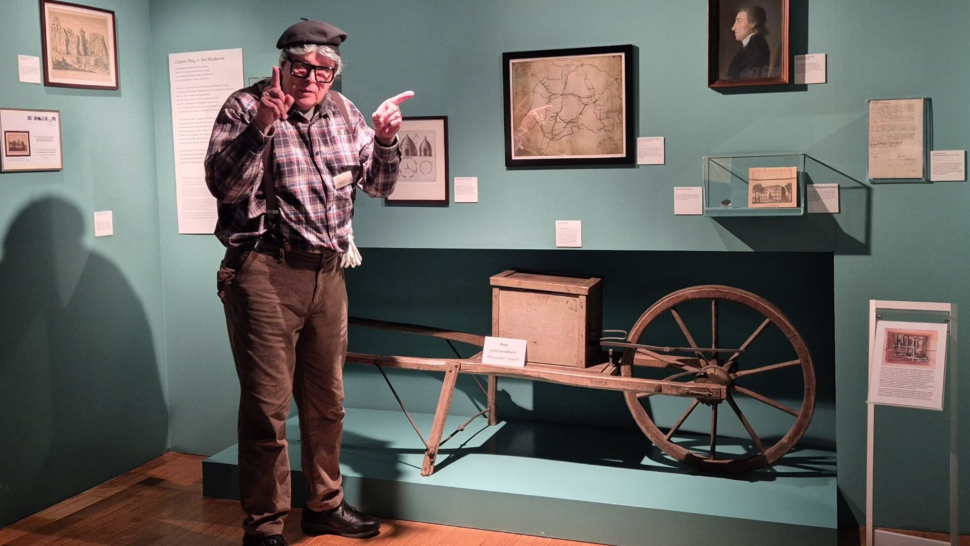 Dr. Grummel: Die Objekte hier sind alt, aber ich bin älter - und klüger. Foto: Lippisches Landesmuseum