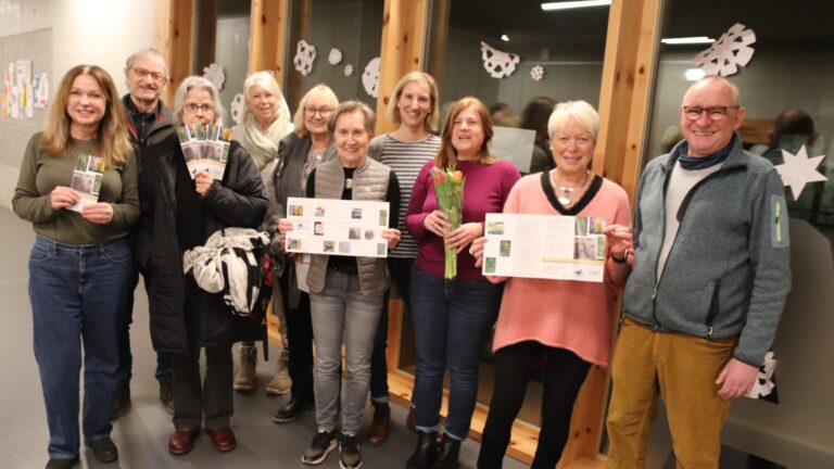 Zum offenen Künstlertreff gehören (v.l.) Gundula Heimes, Ulrich Nawroth, Anna Grachenfels, Regina Knappert, Karin Bunse, Adelheid Speer, Peggy Balke, Sandra Brand, Marion Zumblick und Andreas Blanke. Es fehlen Margit Berghorn, Maxi Holder, Sabine Husemann-Seidel und Ulrike Andreas.  Foto: Privat