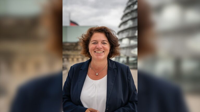Bundestagsabgeordnete Kerstin Vieregge ermuntert zur intensiven Nutzung des EinfachMachen-Portals der Bundesregierung, das Bürokratie sichtbar machen will.