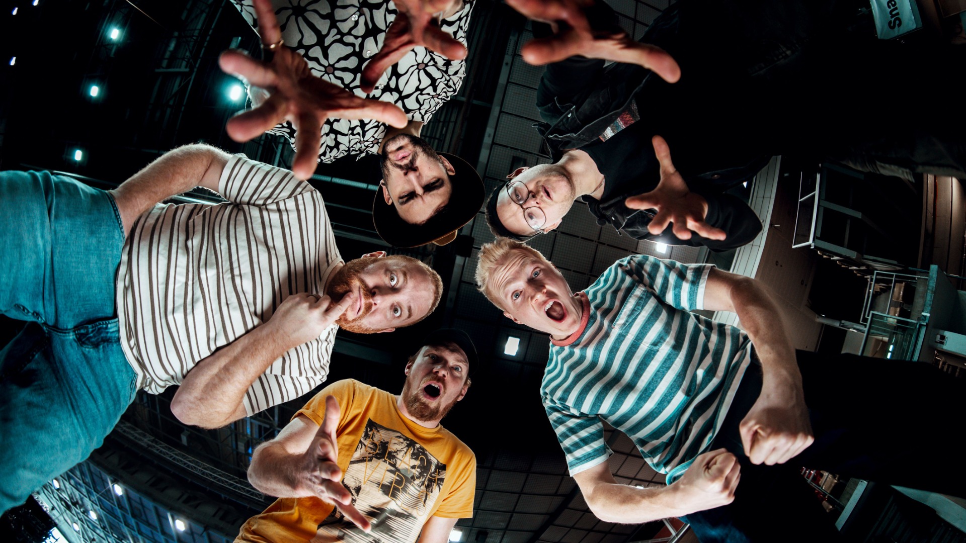 Schweizer Kult-Band "Fäaschtbänkler"rockt den Bielefelder Lokschuppen. Foto: Maria März
