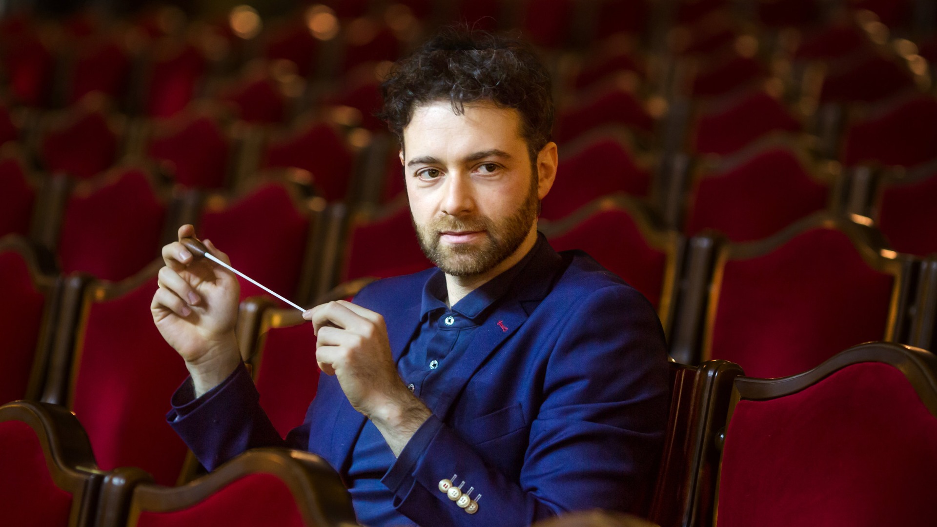 Vladimir Fanshil dirigiert "Lyrische Welten".  Foto: Philharmonie Bonn