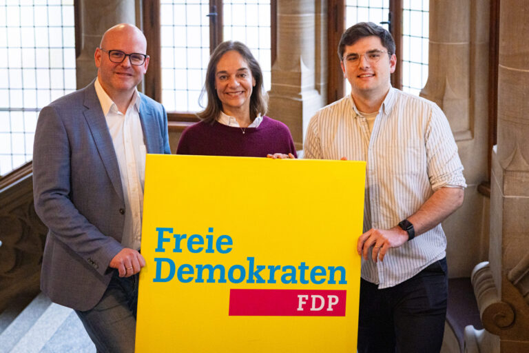 (von links) Jan Maik Schlifter, Jasmin Wahl-Schwentker und Micha Kasper im Alten Rathaus 