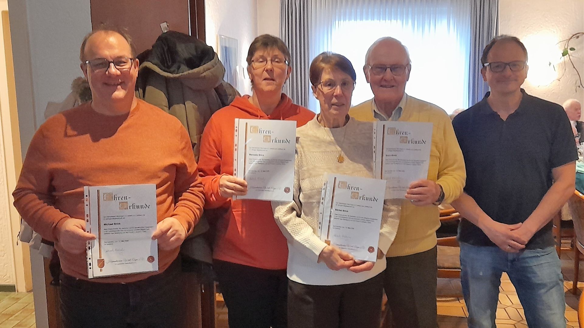 Geehrte langjährige Mitglieder (v.l.): Michael, Manuela, Bärbel und Erich Bricks sowie Ulrich Niebuhr. Foto: Privat