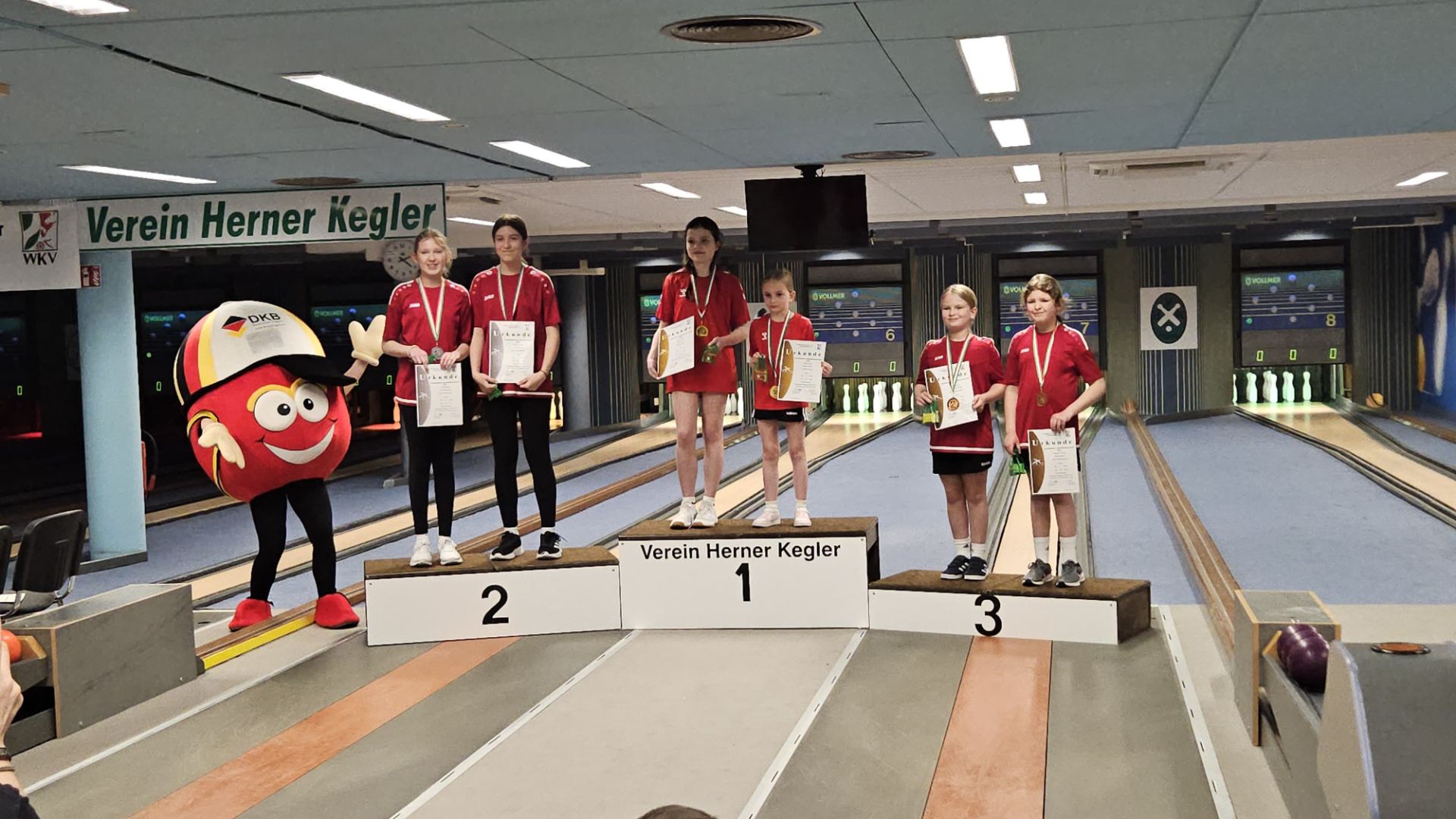 Sportkegelnachwuchs – Mila Gries zusammen mit Mara Thies auf dem Siegertreppchen