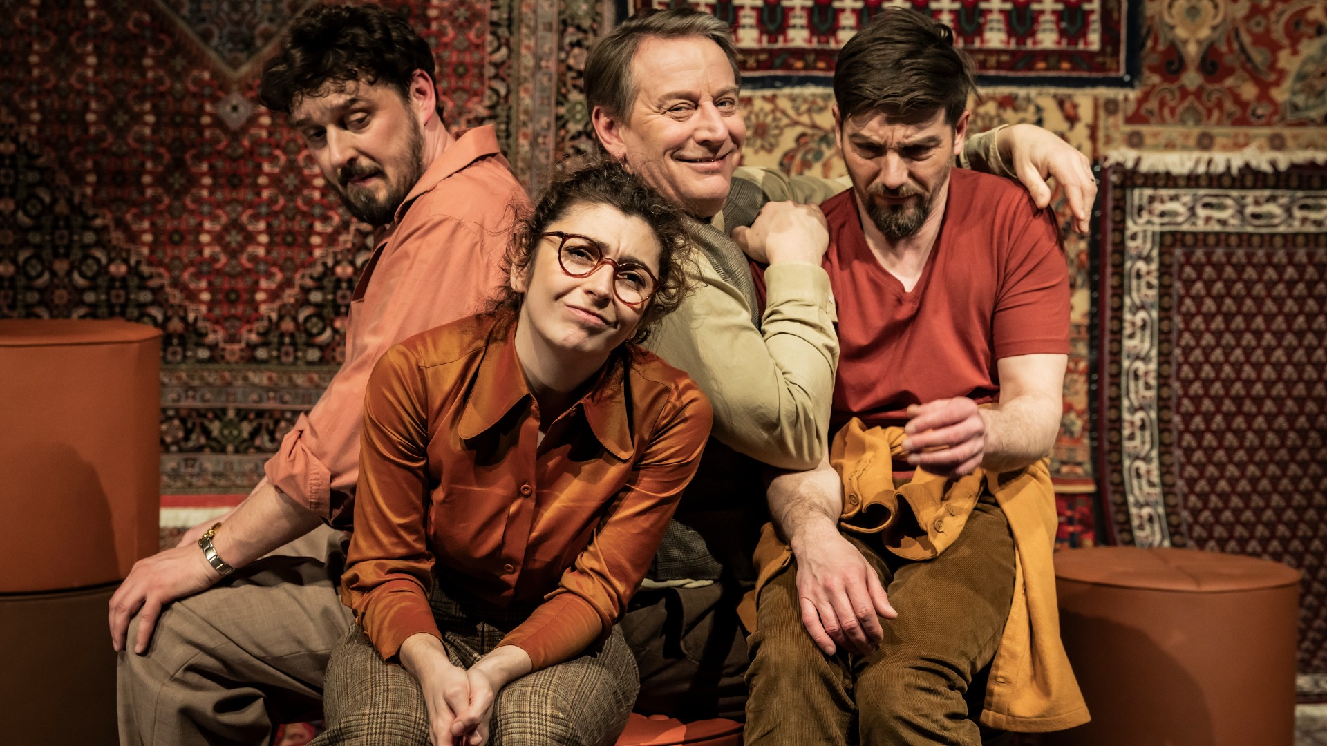 Tragisch, berührend und humorvoll ist das preisgekrönte Schauspiel "Mutter Vater Land" um eine deutsch-türkische Familiensaga.. Foto: © Landestheater Detmold/Jochen Quast