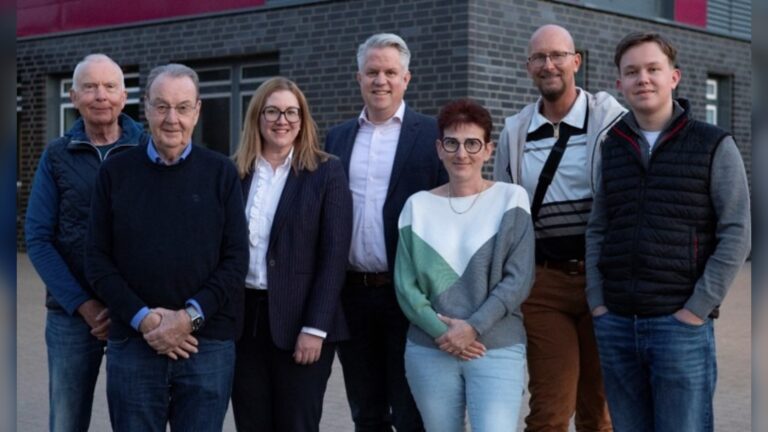 Der neu gewählte Vorstand des FDP-Stadtverbands Oerlinghausen (v.l.): Jürgen Benninghoff, Peter Meier, Nicole Gresch-Strunk (Schatzmeisterin), Tobias Jaehn (Vorsitzender), Viola Brüntrup (stv. Vorsitzende), Dominik Baumeister (Schriftführer) und Jonathan Jaehn. Foto: FDP Stadtverband Oerlinghausen