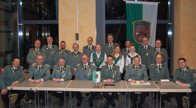Sitzend (v.l.n.r.): Marcus Herbst, Jens Schlingmann, Stefan Hagemann-Bockhorst, Hans-Jürgen Schlingmann, Thomas Dresselhaus, Andreas Wibbe, Jannik Wißmann, Stefan Friedrichs. Stehend (v.l.n.r.): Ralf Ciesla, Jona Brechmann, André Mayer, Sascha Schnur, Marco Tellenbröker, Bettina Güse, Markus Schwarz, Jana Hollmann, Marc Hagemann, Daria Vormfenne, Torsten Pollmann, Jens-Peter Weise. Foto: Privat