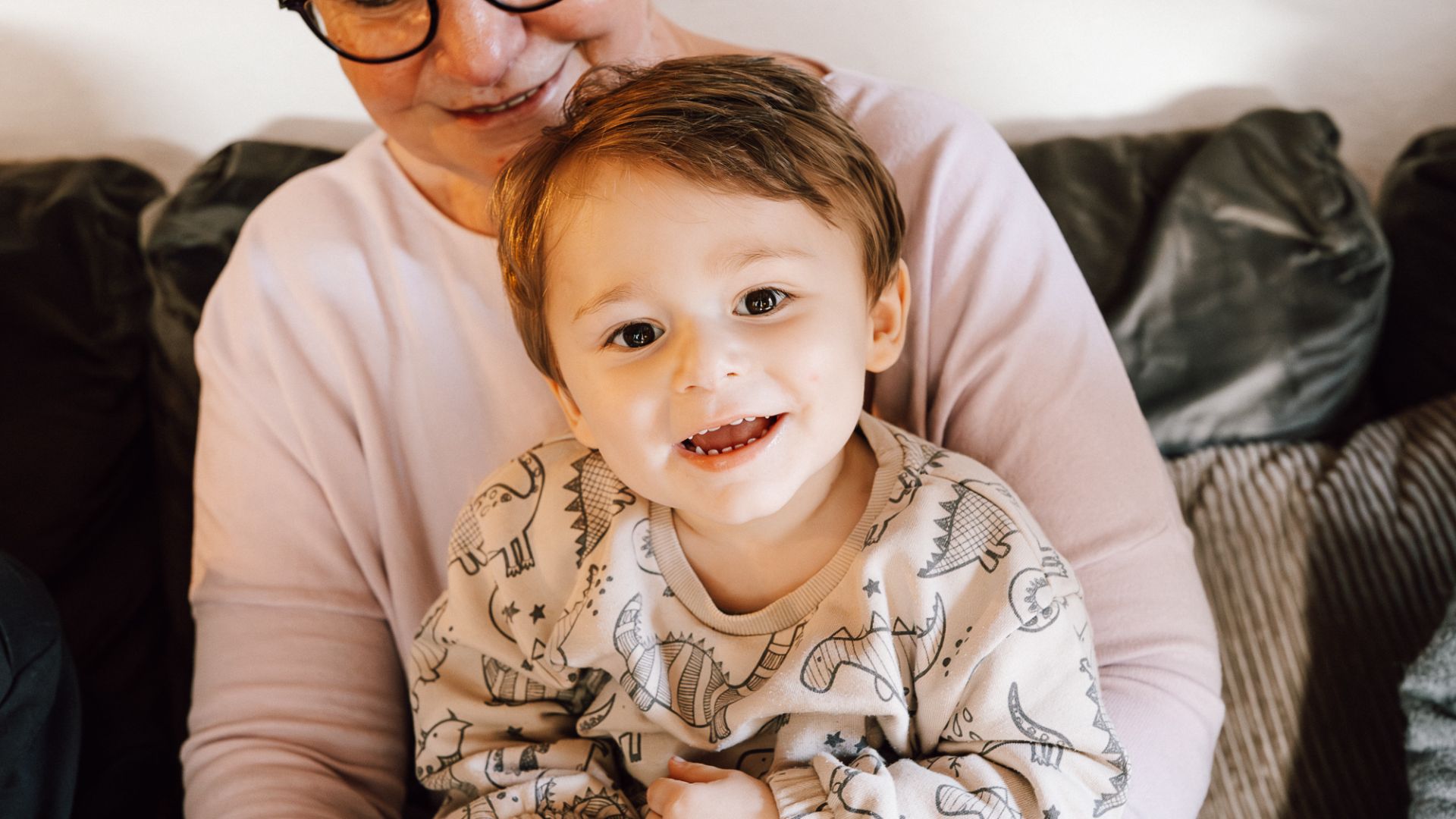 Wunschgroßeltern-Projekt – Für Ulrike Lükermann ist es eine Herzensangelegenheit, Wunschoma zu sein. Ihre Bindung an die Familie ist in den vergangenen Monaten sehr eng geworden. Foto: Ostermann, Kreis Lippe