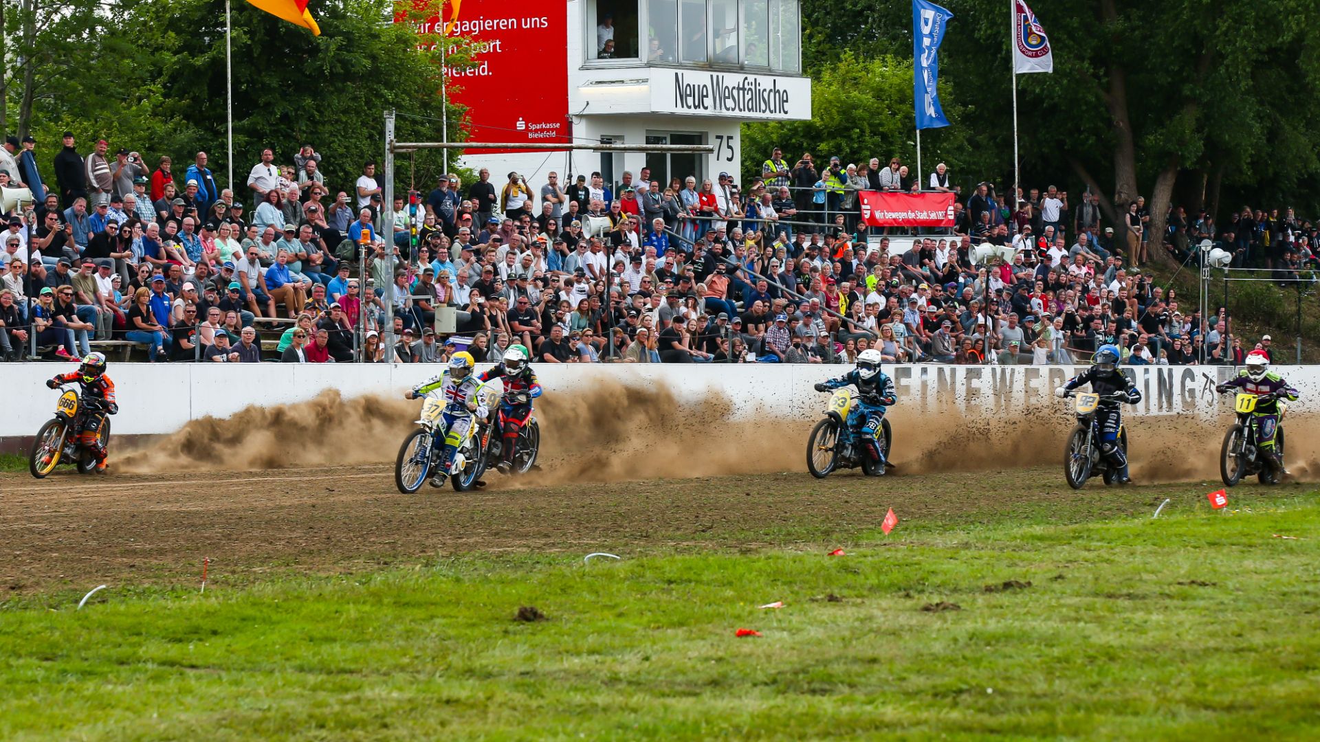 Einblick in den Grasbahnsport geben die Fotos von Jesper Veldhuizen