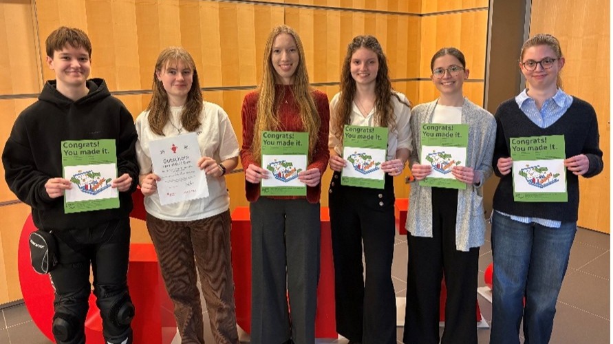 Erfolgreich beim Planspiel Börse: Savanna Bartsch, Paula Deckert, Joline Ahrendt, Luna Vogel, Lenja Altheide, Eliana Gummelt. Foto: Gesamtschule Aspe