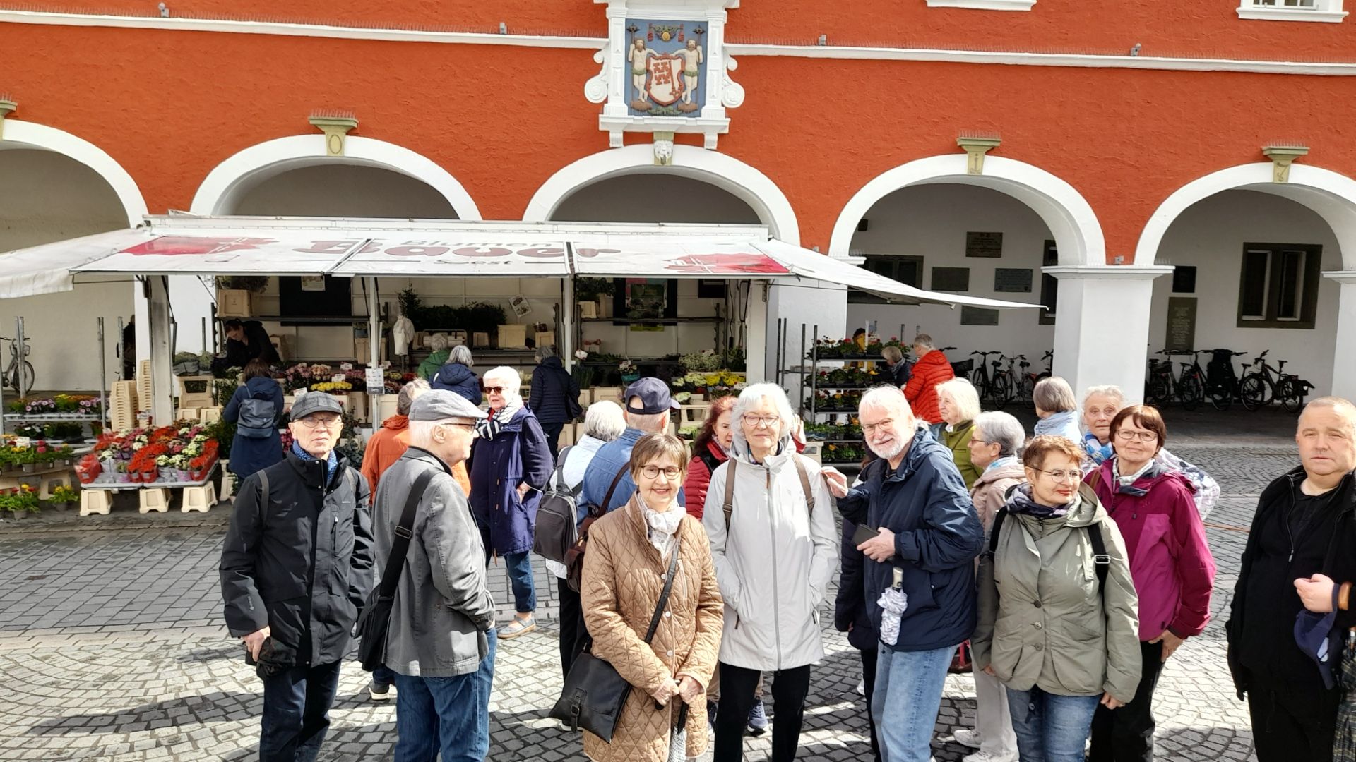 Hansestadt Soest – Die Reisegruppe vor dem historischen Rathaus. Foto: Privat