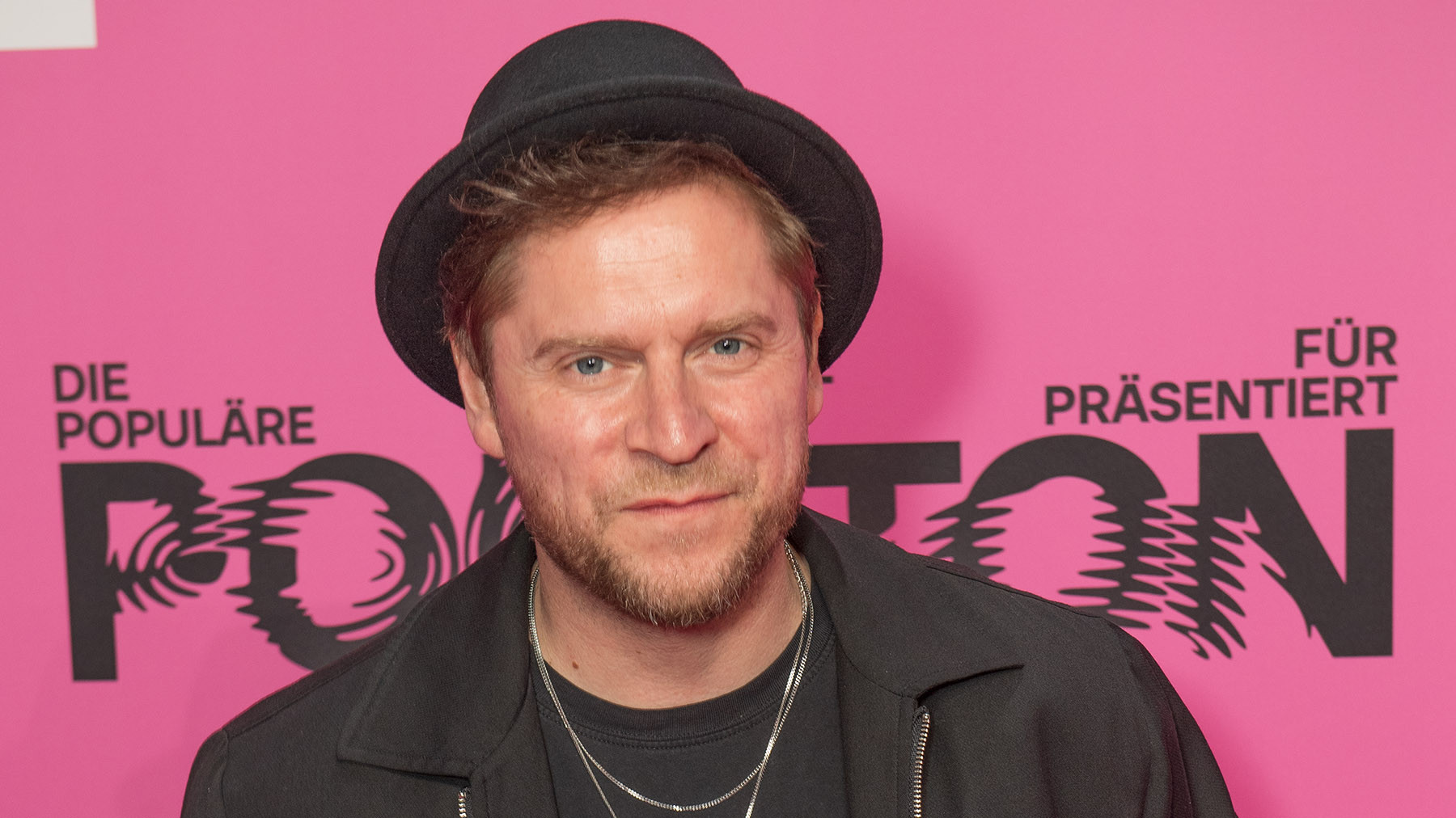 Der Hut ist sein Markenzeichen: Jetzt geht Johannes Oerding auch wieder mit neuer Musik auf Tour. (Foto: highgloss.de)