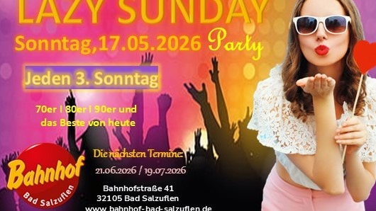 Junge Frau mit Sonnenbrille bläst einen Kuss, im Hintergrund tanzen Silhouetten bei der Lazy Sunday Party im Bahnhof