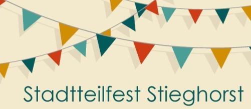 Bunte Wimpelkette mit roten, gelben und türkisen Wimpeln und der Schriftzug Stadtteilfest Stieghorst