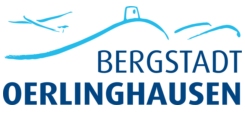 Bergstadt Oerlinghausen als Schriftzug mit stilisierten blauen Hügeln, einem Turm und einem Segelflieger darüber